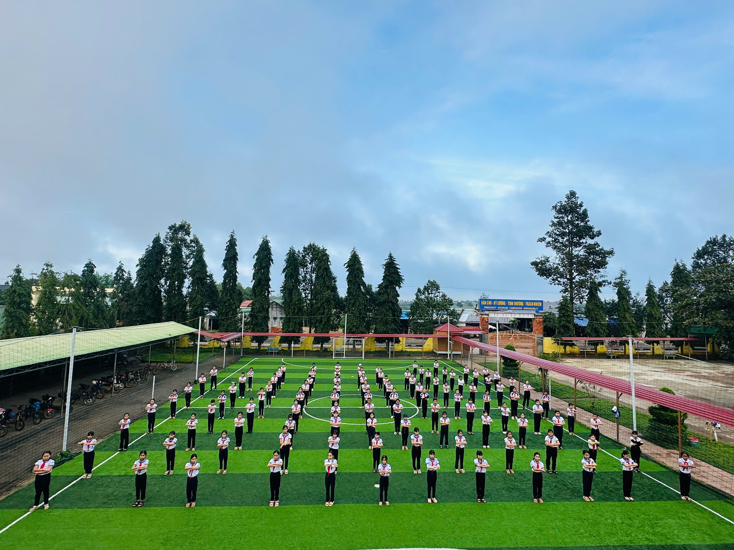 SÂN CHƠI “ĐỒNG DIỄN SÂN TRƯỜNG”