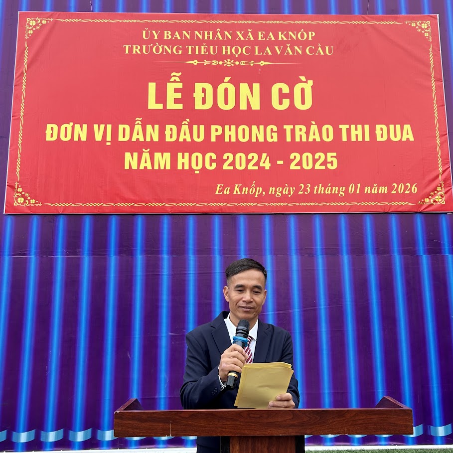 LỄ ĐÓN NHẬN CỜ THI ĐUA CỦA UỶ BAN NHÂN DÂN TỈNH ĐẮK LẮK